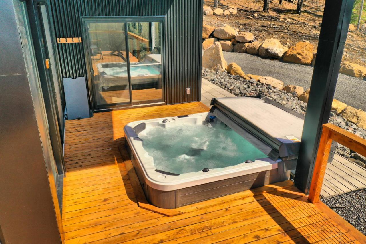 Kallm-Mont-Tremblant Chalet With Hot Tub, Pond & Beach On Private 7Acre Estate Lac-Superieur Eksteriør billede