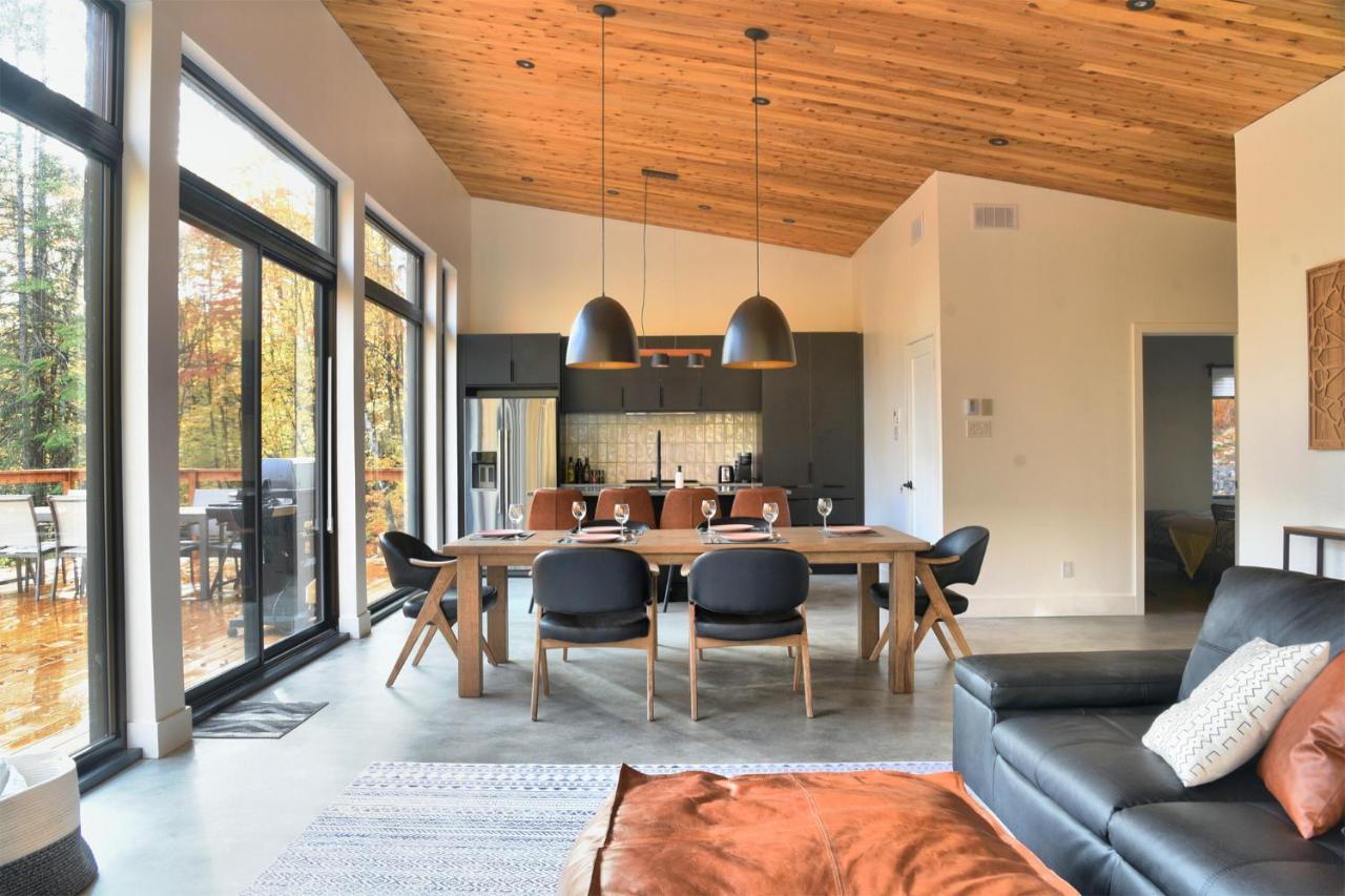 Kallm-Mont-Tremblant Chalet With Hot Tub, Pond & Beach On Private 7Acre Estate Lac-Superieur Eksteriør billede