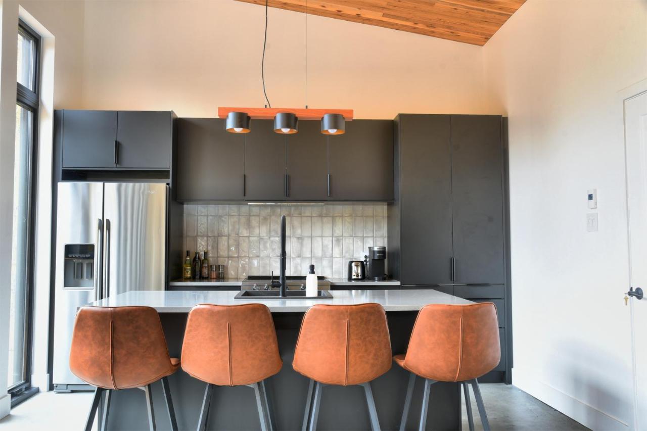 Kallm-Mont-Tremblant Chalet With Hot Tub, Pond & Beach On Private 7Acre Estate Lac-Superieur Eksteriør billede