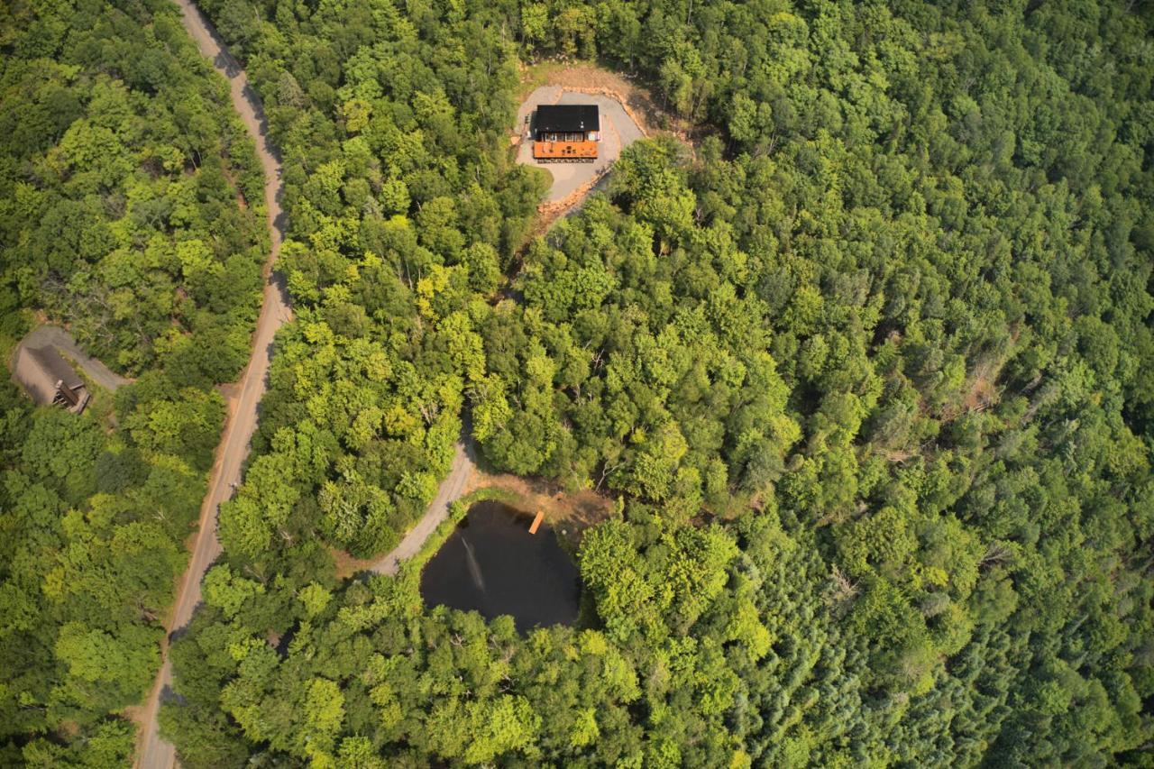 Kallm-Mont-Tremblant Chalet With Hot Tub, Pond & Beach On Private 7Acre Estate Lac-Superieur Eksteriør billede