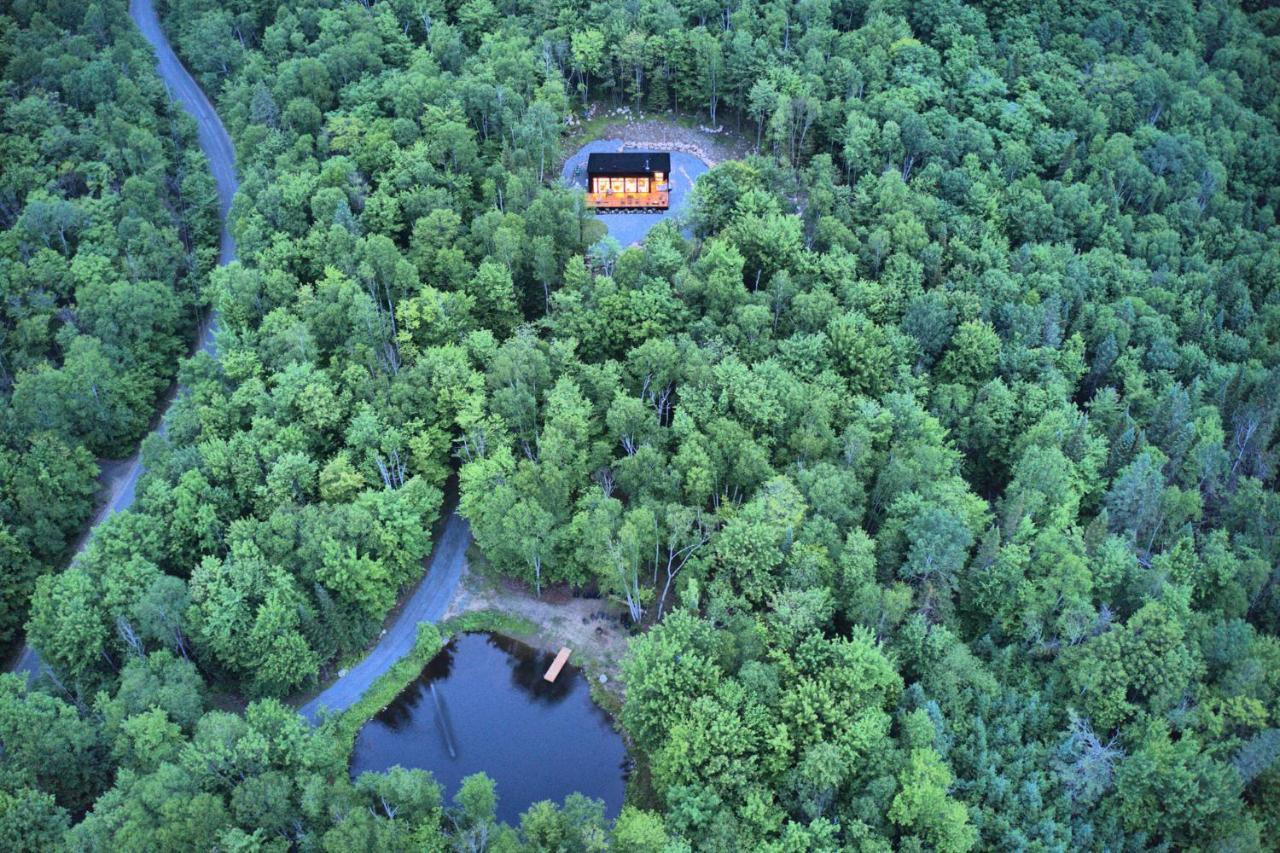 Kallm-Mont-Tremblant Chalet With Hot Tub, Pond & Beach On Private 7Acre Estate Lac-Superieur Eksteriør billede