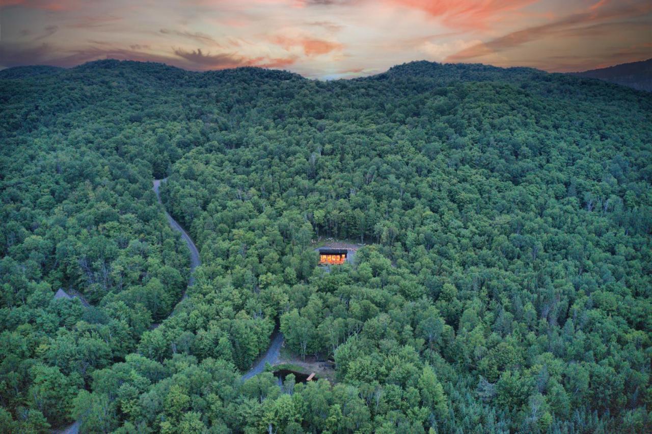 Kallm-Mont-Tremblant Chalet With Hot Tub, Pond & Beach On Private 7Acre Estate Lac-Superieur Eksteriør billede