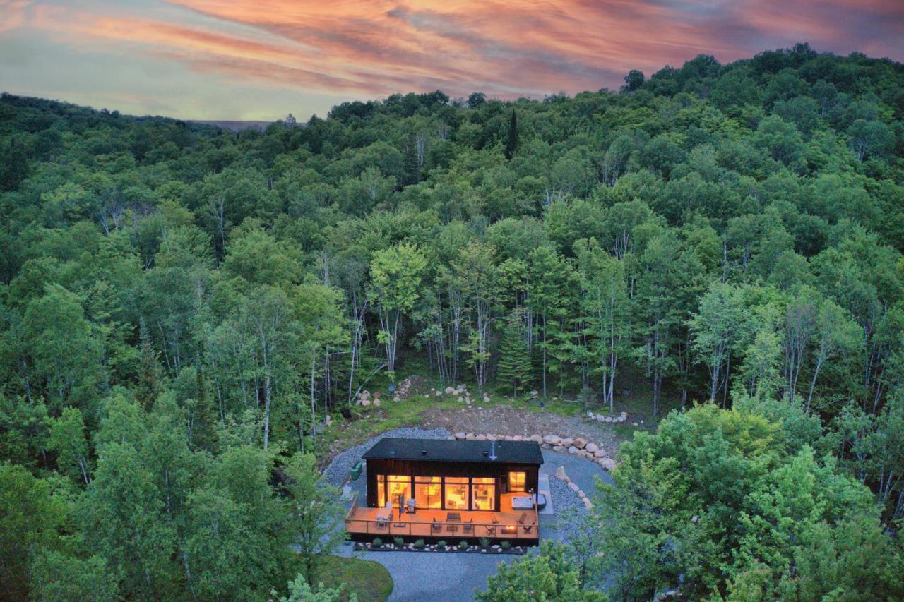 Kallm-Mont-Tremblant Chalet With Hot Tub, Pond & Beach On Private 7Acre Estate Lac-Superieur Eksteriør billede