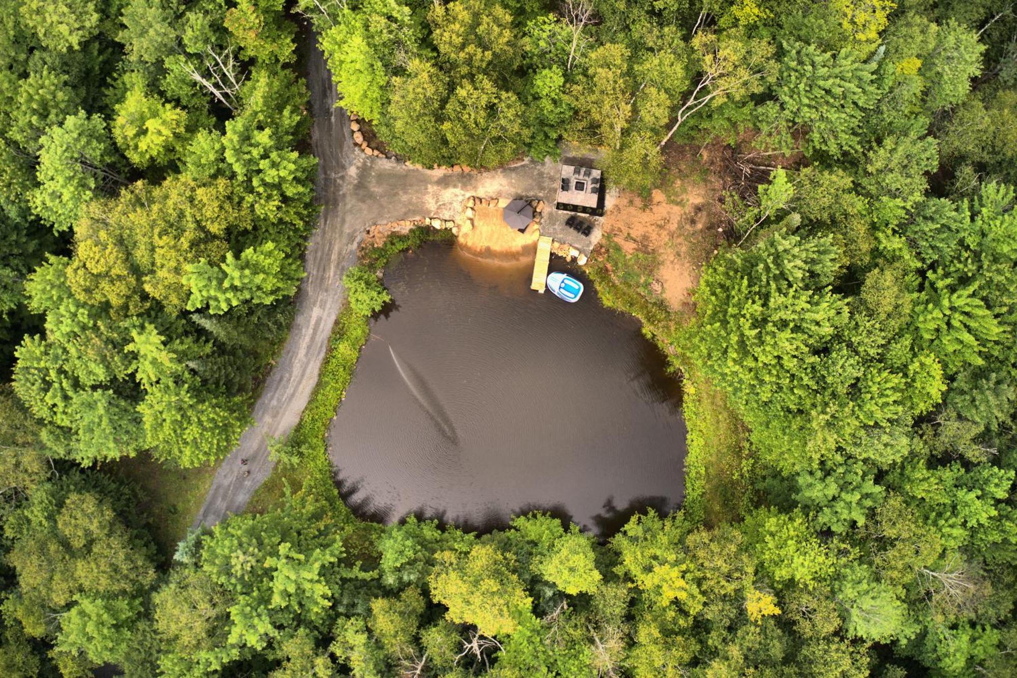 Kallm-Mont-Tremblant Chalet With Hot Tub, Pond & Beach On Private 7Acre Estate Lac-Superieur Eksteriør billede