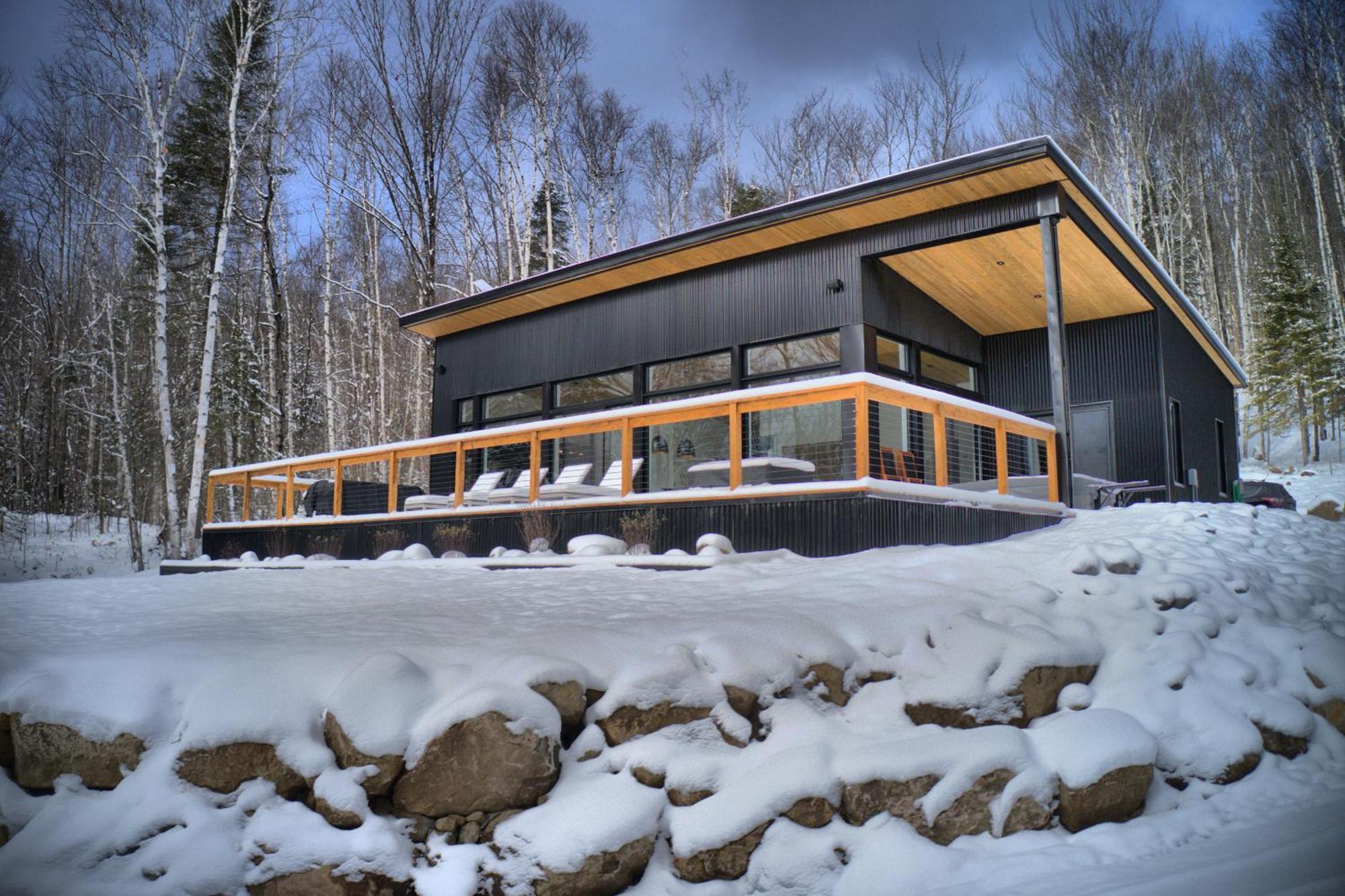 Kallm-Mont-Tremblant Chalet With Hot Tub, Pond & Beach On Private 7Acre Estate Lac-Superieur Eksteriør billede