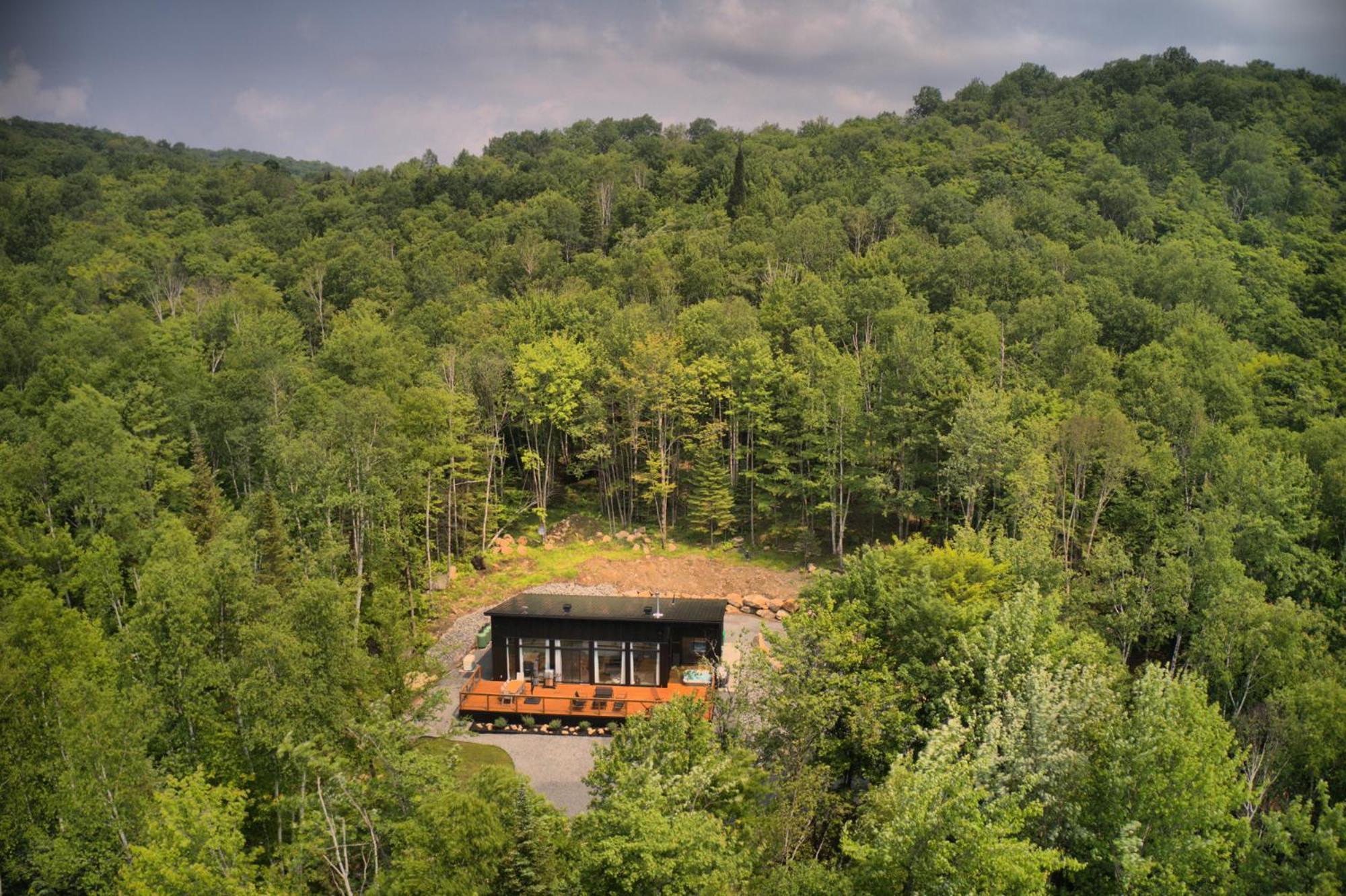 Kallm-Mont-Tremblant Chalet With Hot Tub, Pond & Beach On Private 7Acre Estate Lac-Superieur Eksteriør billede
